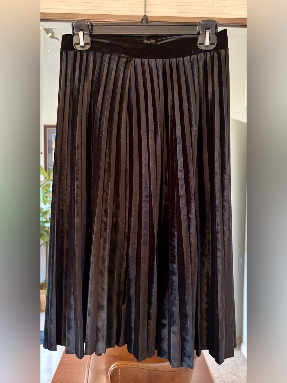 Hidden Alley Black Pleated Velvet Skirt size Small Classic Sunday bottom